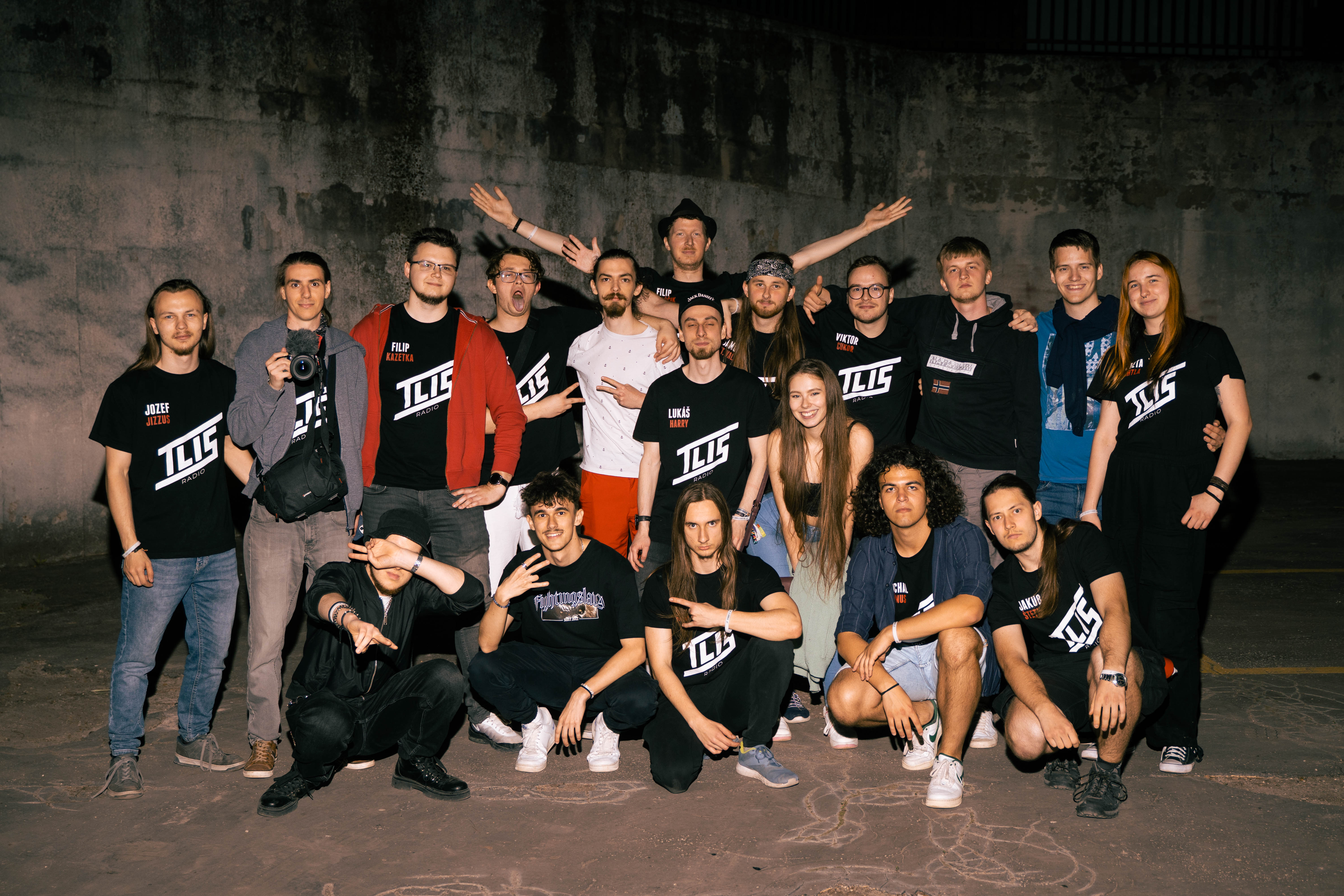 Zostava členov rádia TLIS